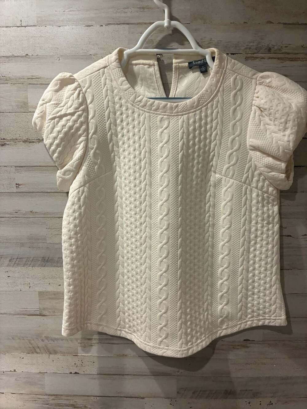Laurel Grey Women's Cream Textured Short Sleeve Puff Sleeve Top
